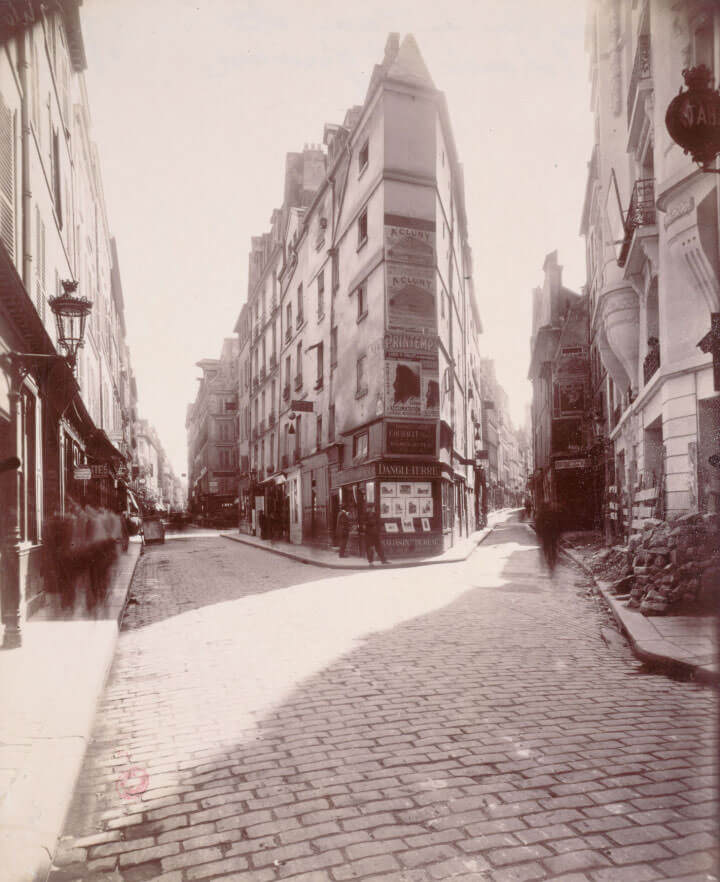 image_atget_eugene_jean_eugene_auguste_atget_dit_coin_des_rues_de_seine_et_de_lechaude_6eme_arrondissement_paris_ph3924_643834-720x882